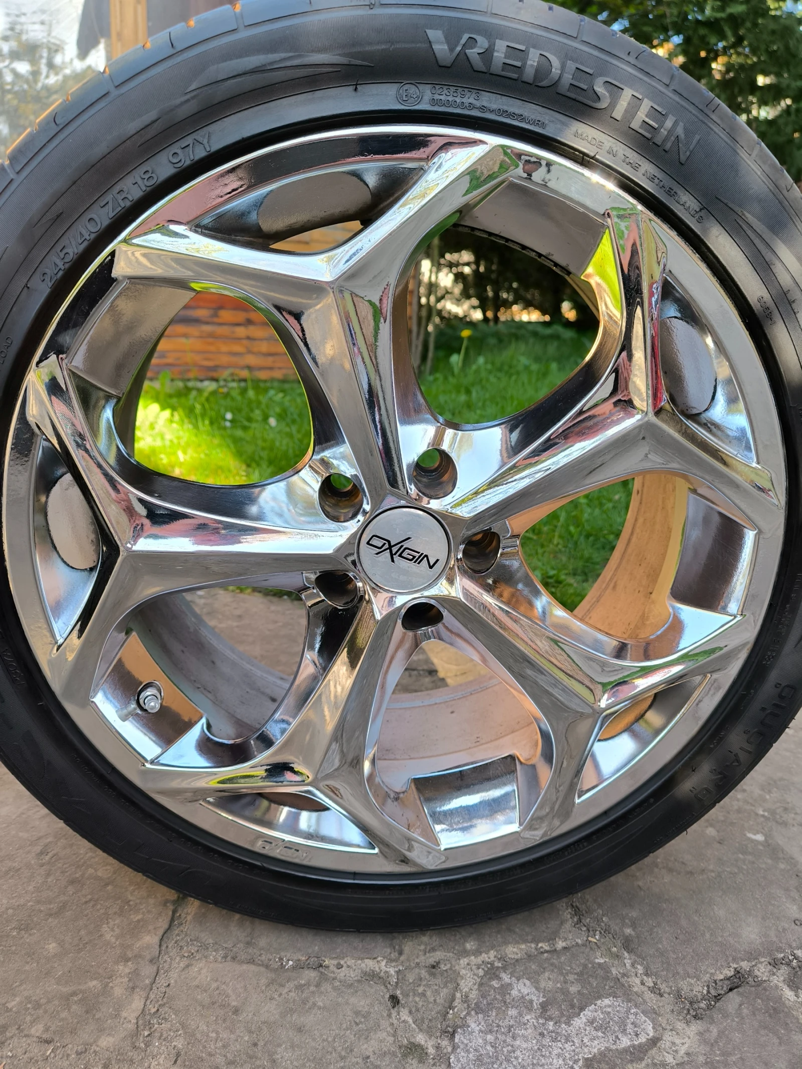 Гуми с джанти Vredestein 245/40R18, снимка 2 - Гуми и джанти - 54390875