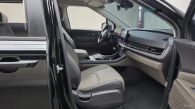 Kia Carnival * 2.2d* PRESTIGE* КОЖА* ПОДГРЕВ* ОБДУХВАНЕ* КАМЕРА, снимка 11