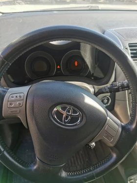 Toyota Auris 2.2-177к.с., снимка 2