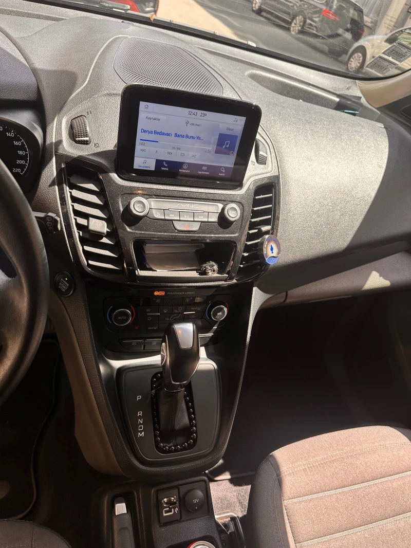 Ford Connect, снимка 8 - Автомобили и джипове - 48385214