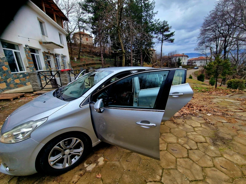 Peugeot 208, снимка 9 - Автомобили и джипове - 49021337