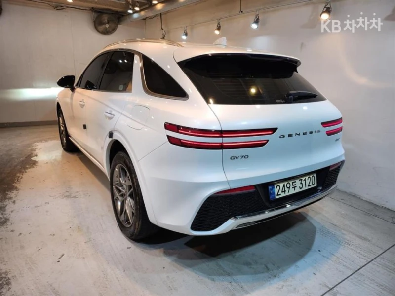 Genesis GV70 2.2 AWD 2024 ЛИЗИНГ БЕЗ ПЪРВОНАЧАЛНА ВНОСКА, снимка 4 - Автомобили и джипове - 52650509