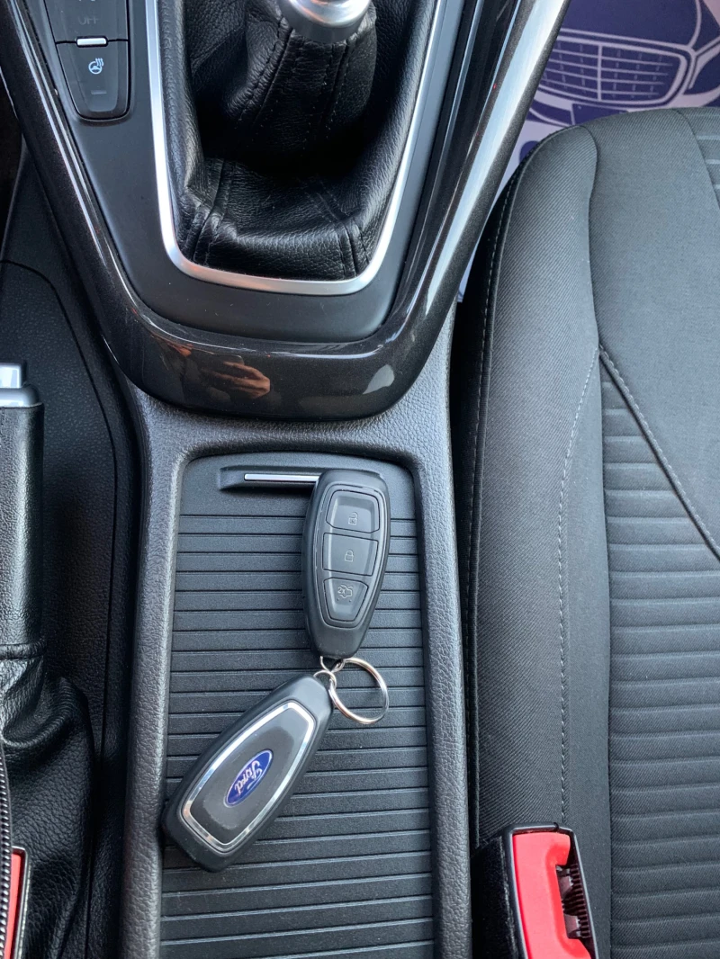 Ford Focus 1.5tdci 120кс Нави , снимка 16 - Автомобили и джипове - 52237596