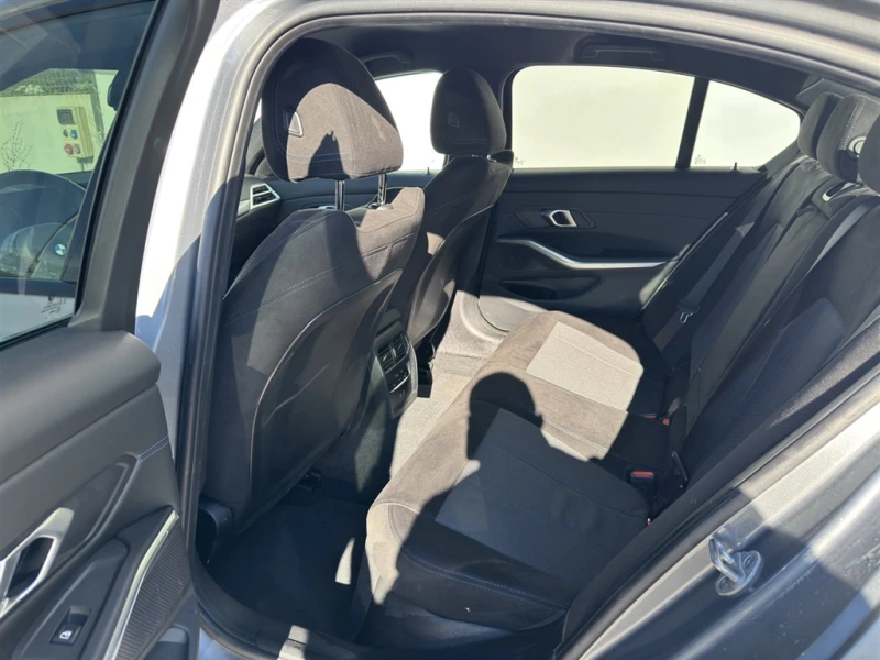 BMW 320 xDrive, снимка 10 - Автомобили и джипове - 52386524
