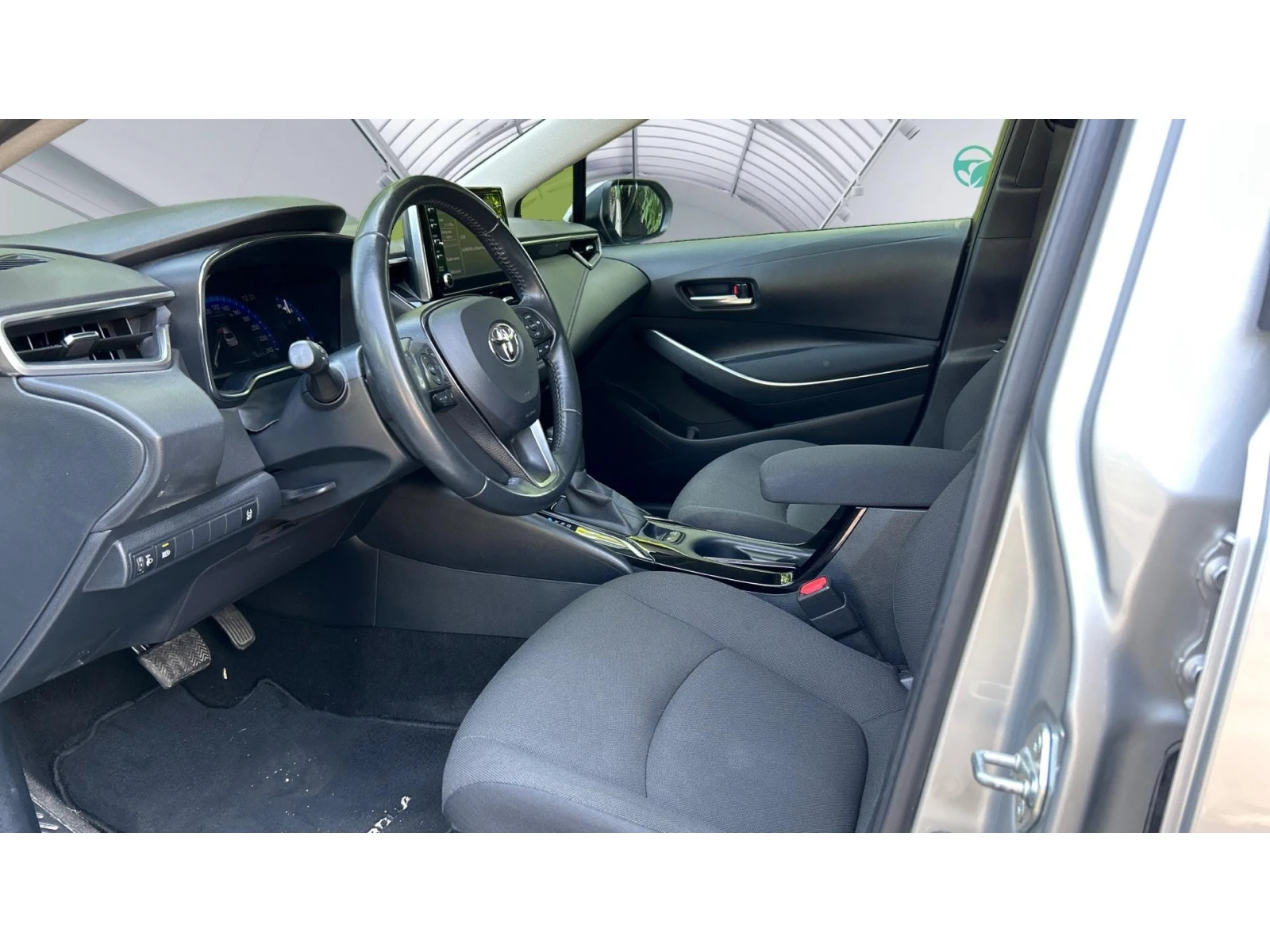 Toyota Corolla 1.6 VVT-i  A/T, Месечна вноска от 488 лв. - изображение 9