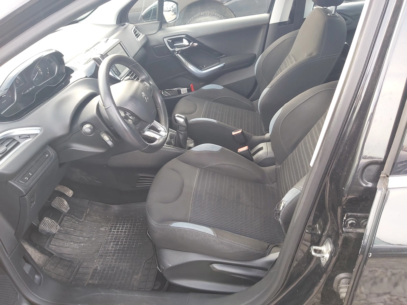 Peugeot 208 1.6  - изображение 5