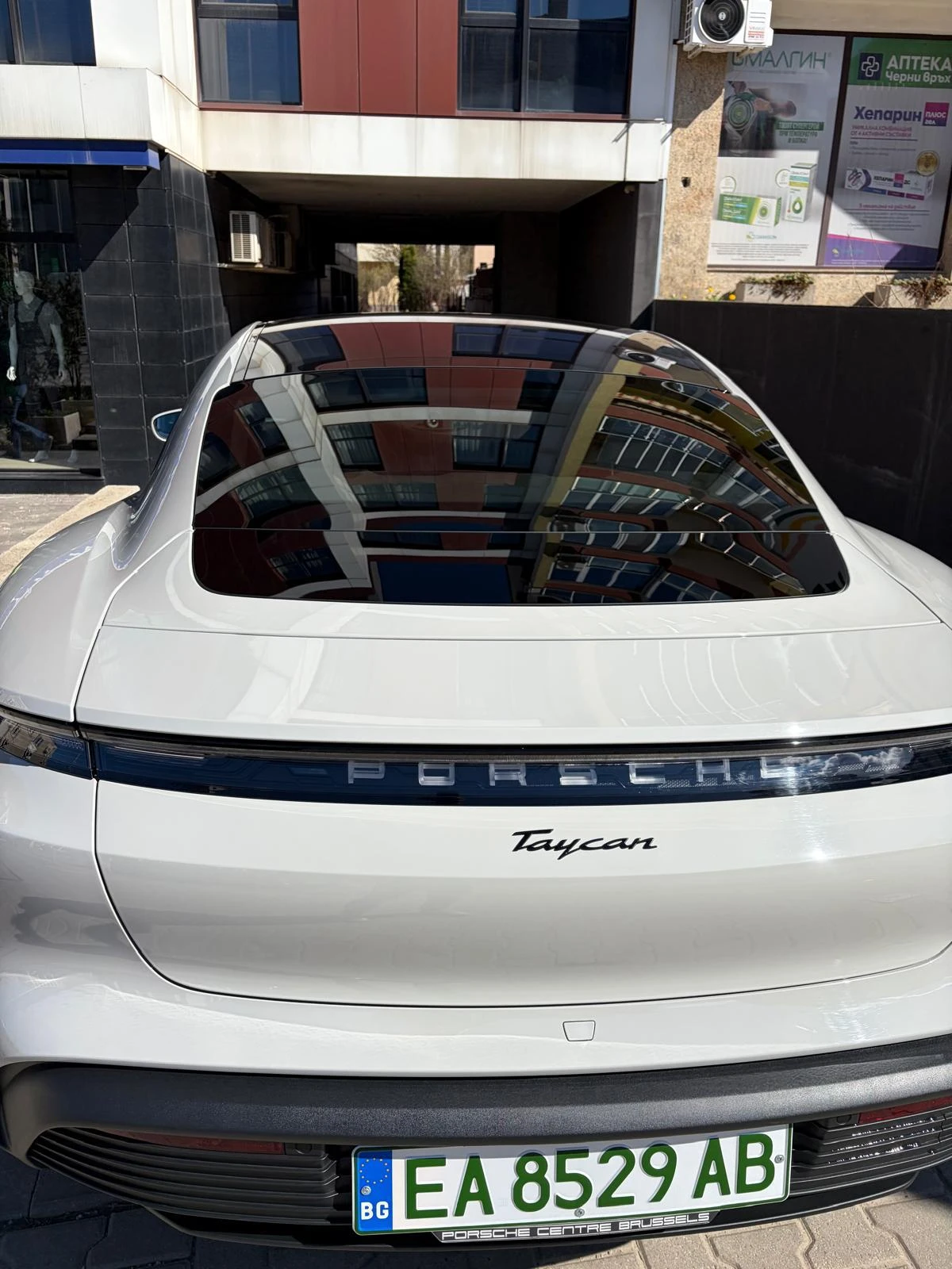 Porsche Taycan, снимка 4 - Автомобили и джипове - 54175217