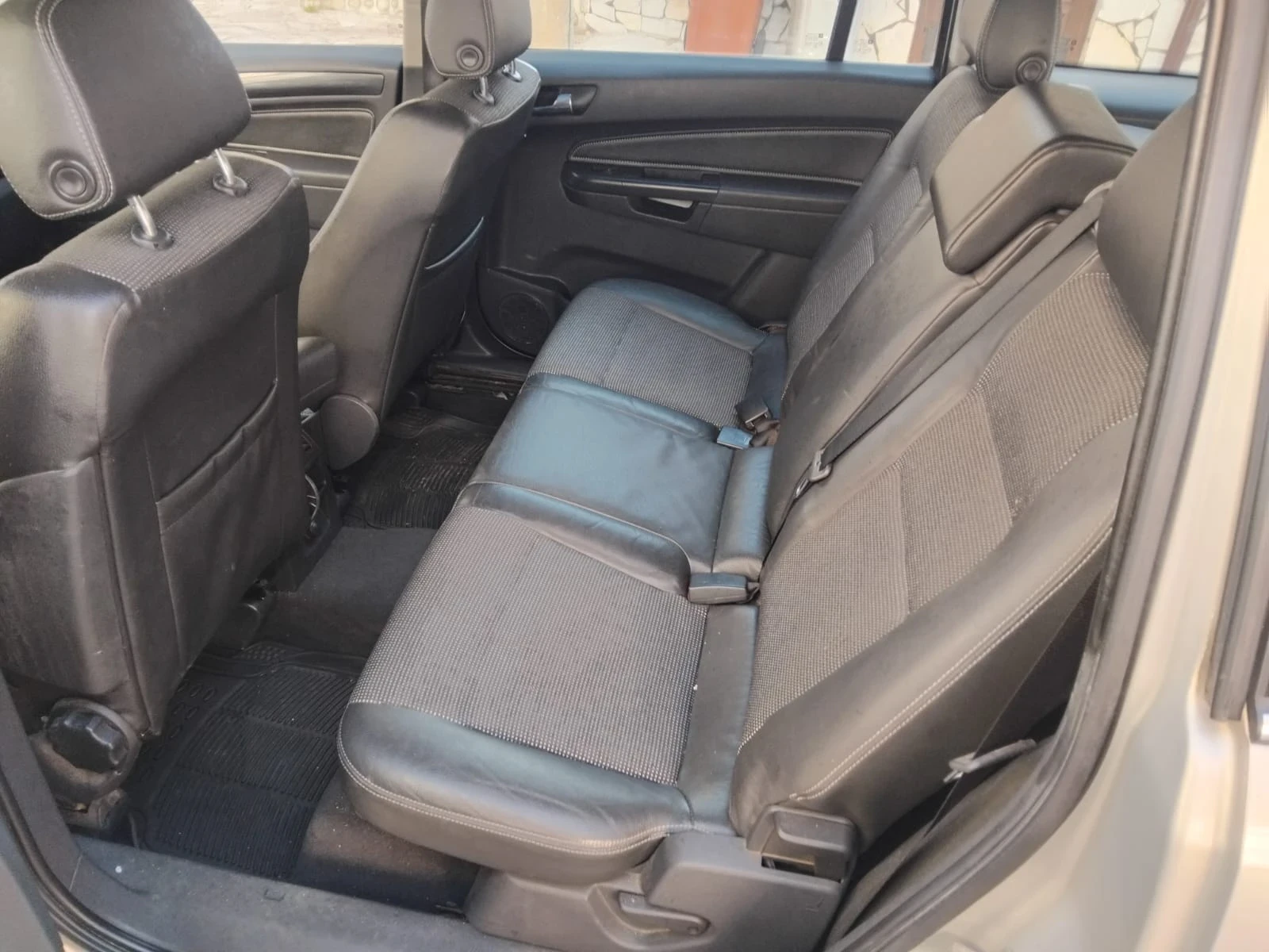 Opel Zafira 1.9, снимка 6 - Автомобили и джипове - 54316325