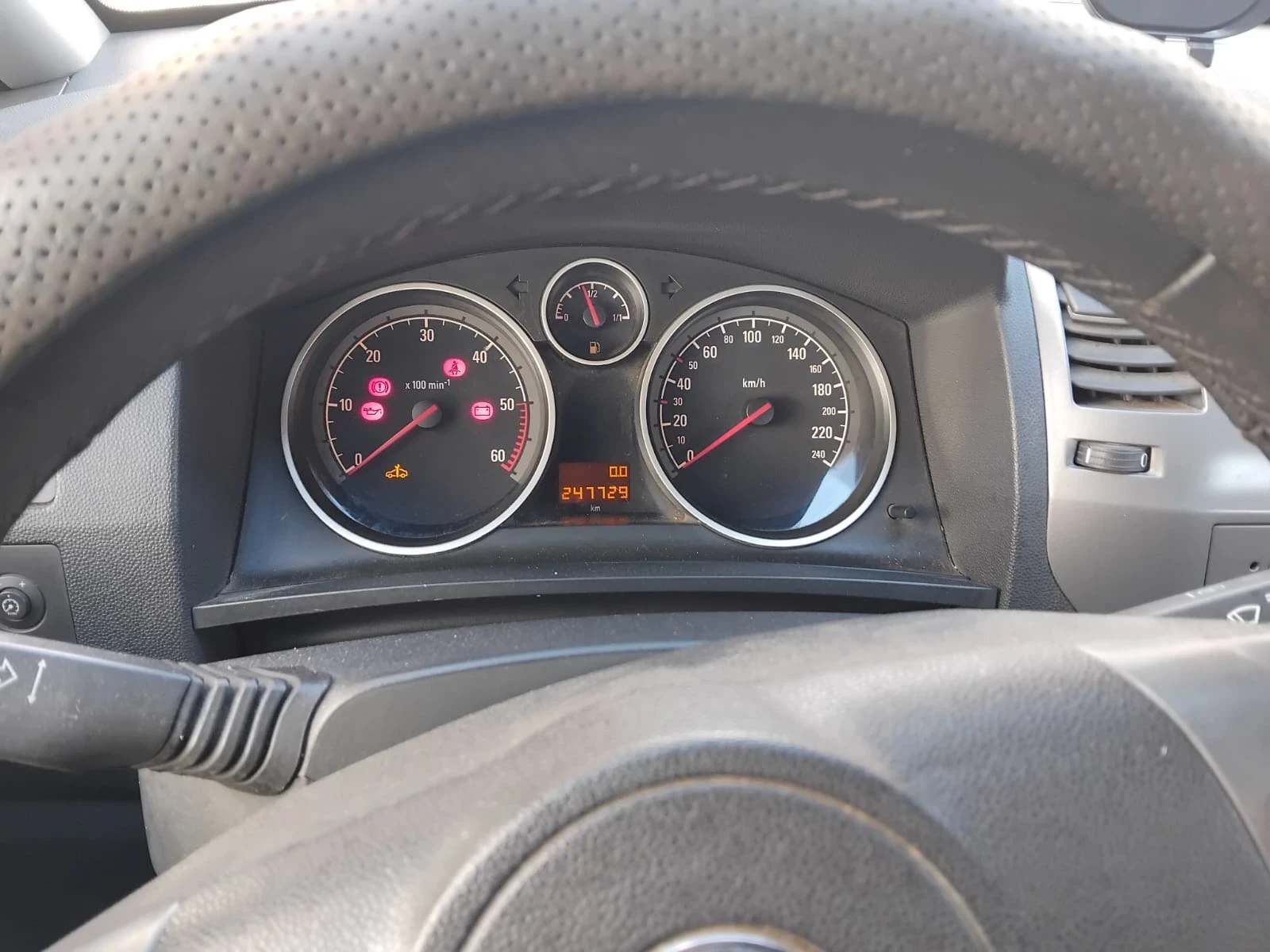 Opel Zafira 1.9, снимка 4 - Автомобили и джипове - 54316325