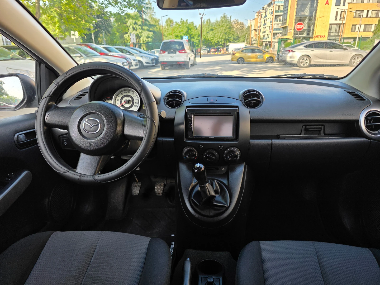 Mazda 2 1.3 i Ce PRO 75кс, снимка 15 - Автомобили и джипове - 54514817