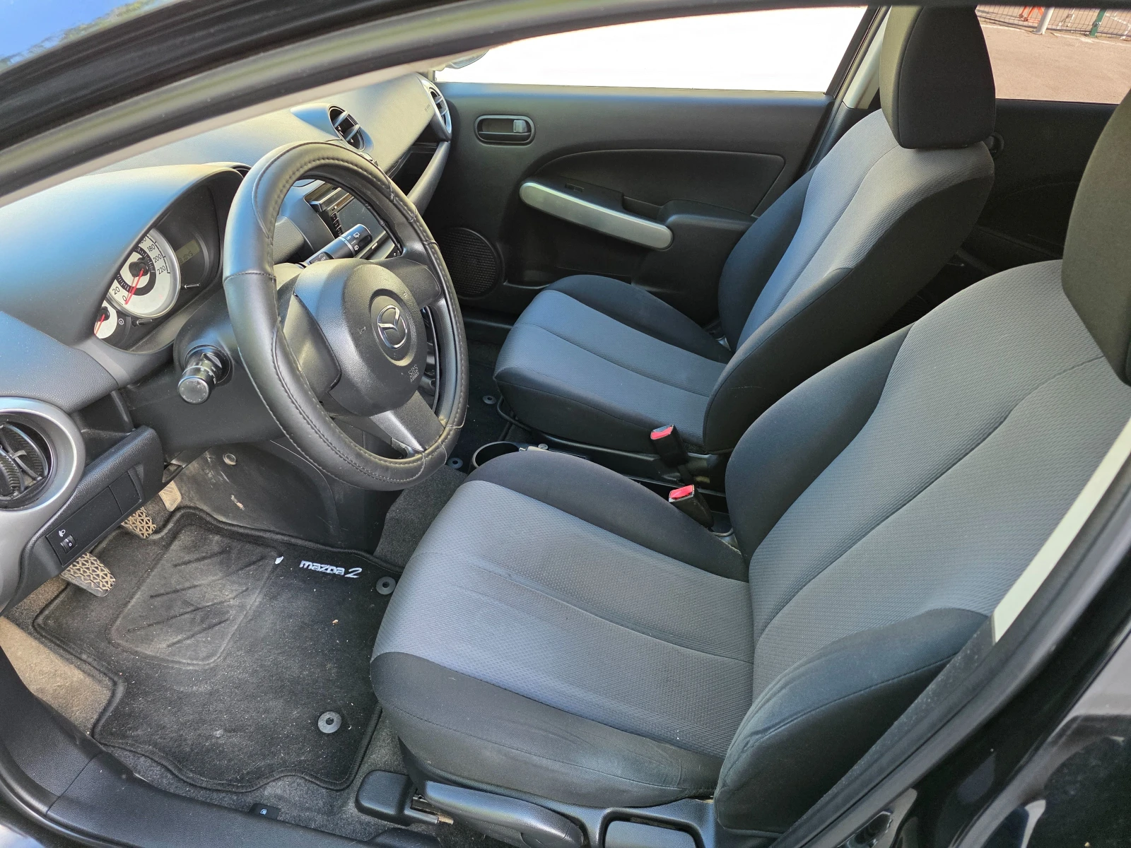Mazda 2 1.3 i Ce PRO 75кс, снимка 14 - Автомобили и джипове - 54514817