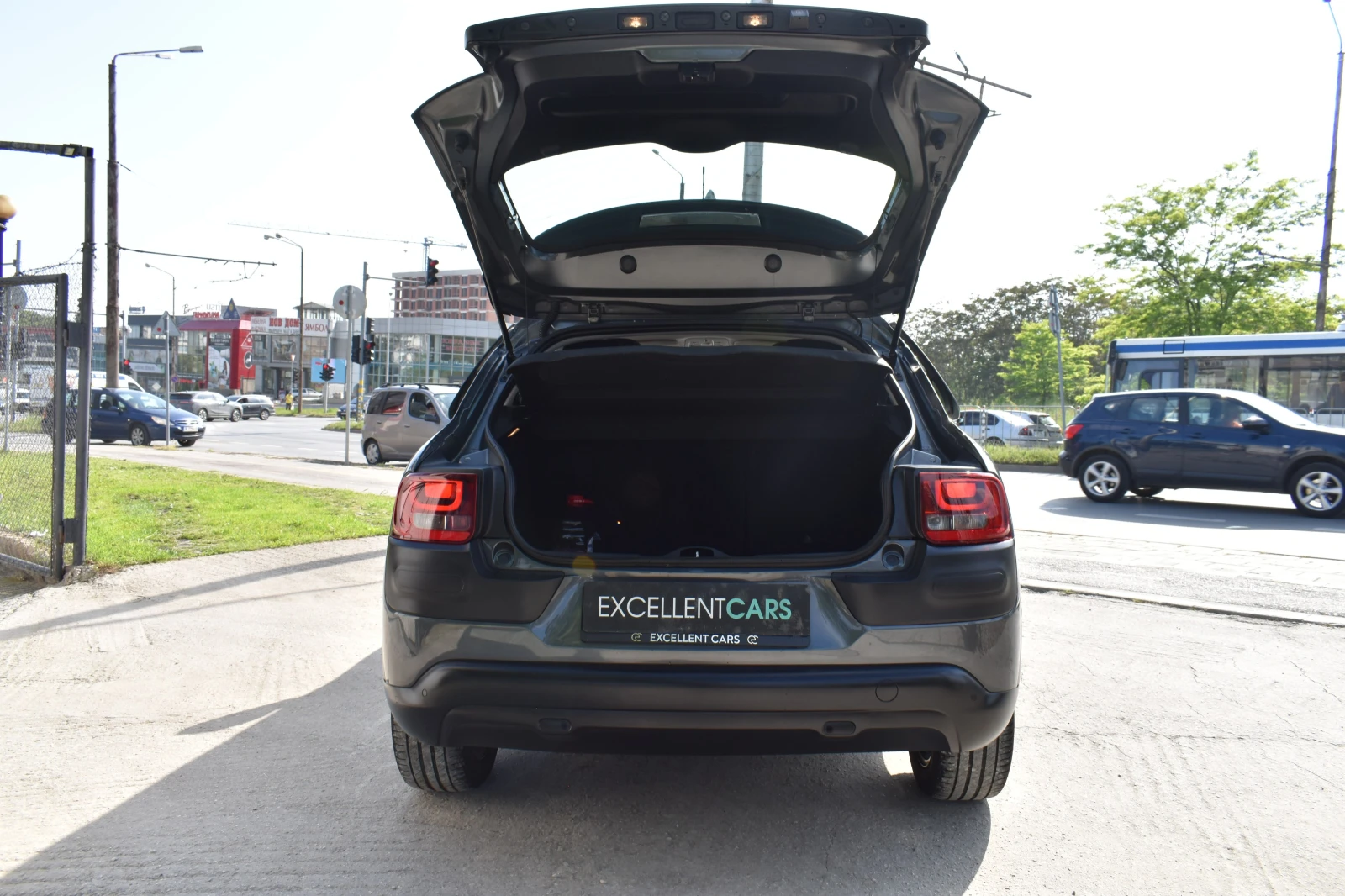 Citroen C4 Cactus 1.6D* AUTOMAT* FULL-LED, снимка 8 - Автомобили и джипове - 54651781