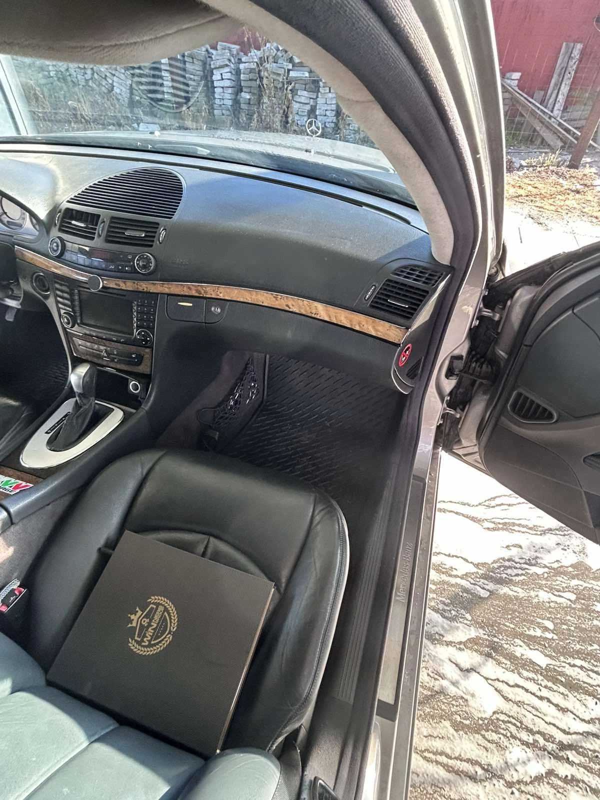 Mercedes-Benz E 320, снимка 8 - Автомобили и джипове - 54712903