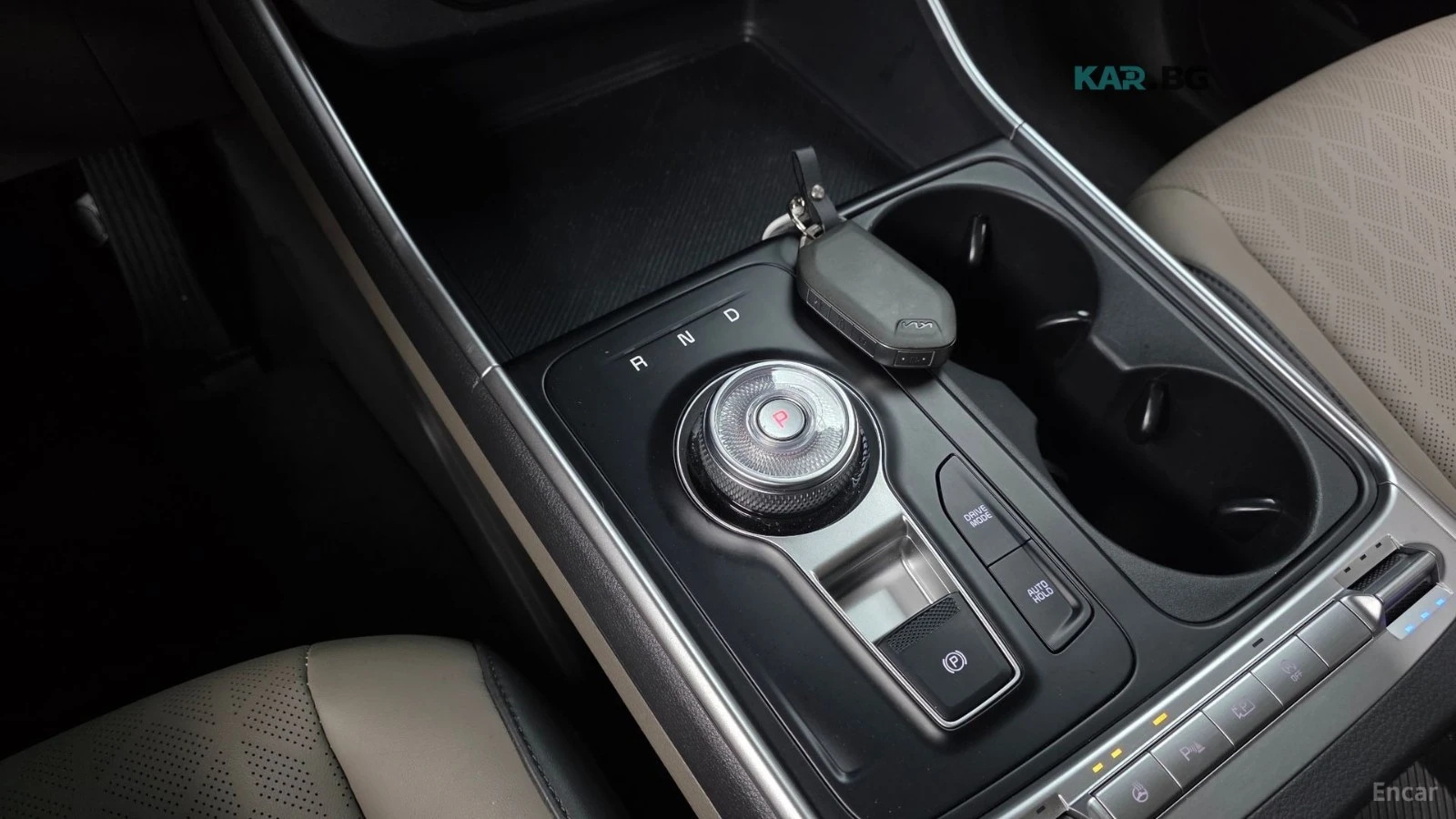 Kia Carnival * 2.2d* PRESTIGE* КОЖА* ПОДГРЕВ* ОБДУХВАНЕ* КАМЕРА, снимка 9 - Автомобили и джипове - 54916780