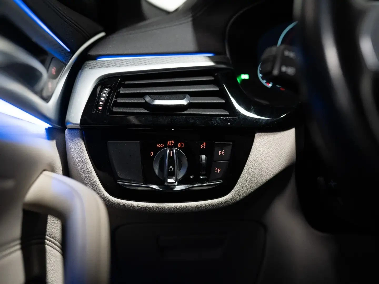 BMW 550 M PREMIUM ЦЕНА ДО БЪЛГАРИЯ АВТОКРЕДИТ, снимка 13 - Автомобили и джипове - 55562273