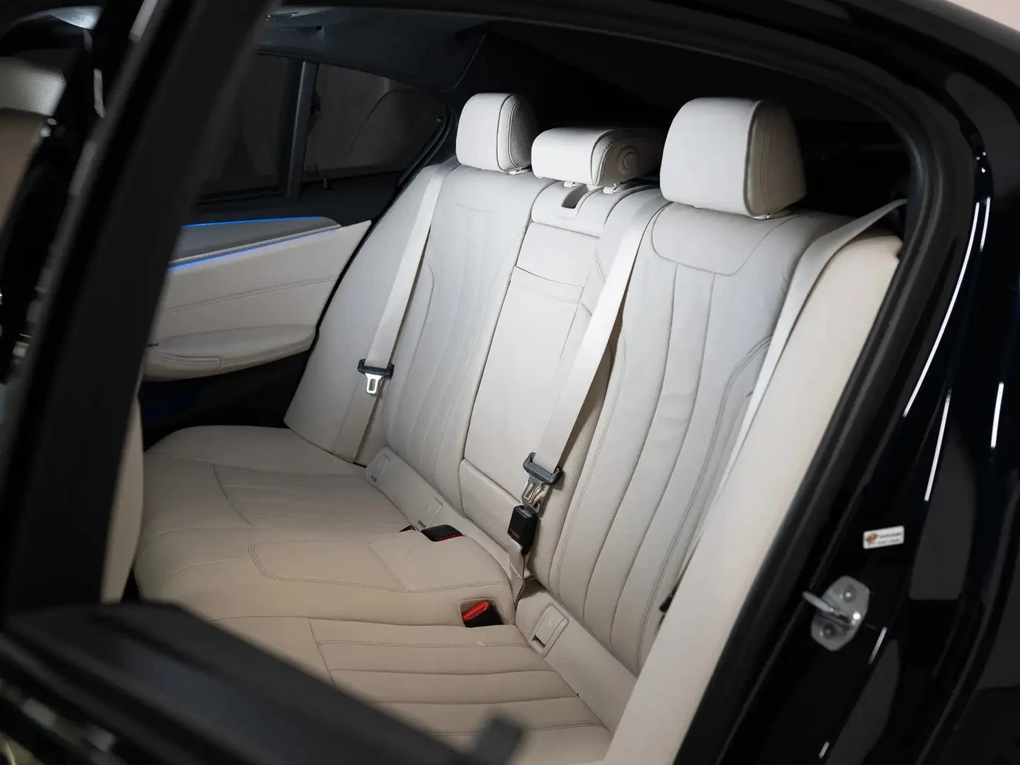 BMW 550 M PREMIUM ЦЕНА ДО БЪЛГАРИЯ АВТОКРЕДИТ, снимка 17 - Автомобили и джипове - 55562273