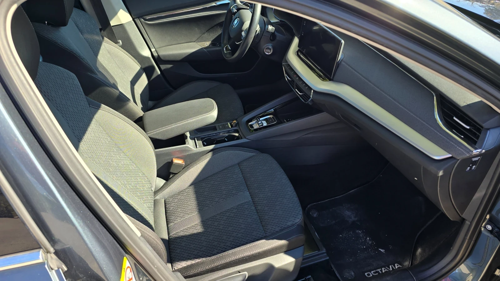 Skoda Octavia 1.5 eTSI/DSG/Combi/Edition+ /Disctr/Lane/Digitl/Am, снимка 9 - Автомобили и джипове - 55614378