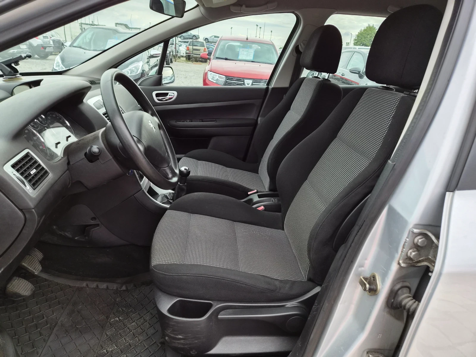 Peugeot 307 1.6HDI 109кс ВСИЧКО ПЛАТЕНО , снимка 12 - Автомобили и джипове - 56088342