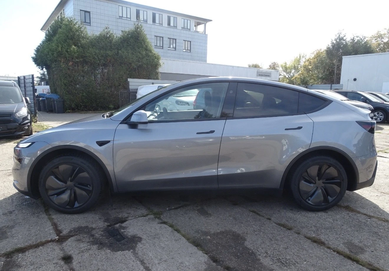Tesla Model Y Dual Motor ОЧАКВАМ ВНОС ГАРАНЦИЯ , снимка 2 - Автомобили и джипове - 56292700