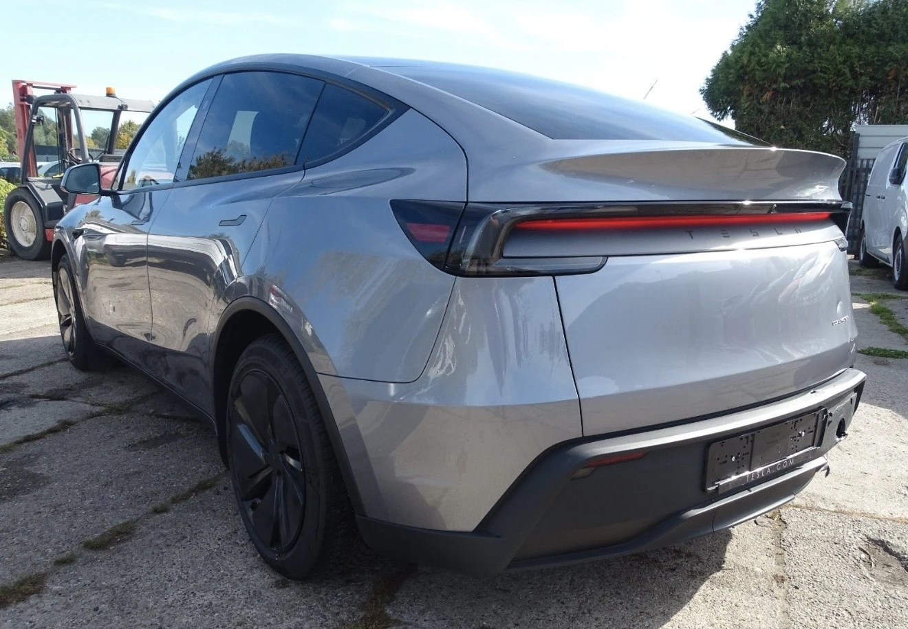 Tesla Model Y Dual Motor ОЧАКВАМ ВНОС ГАРАНЦИЯ , снимка 3 - Автомобили и джипове - 56292700