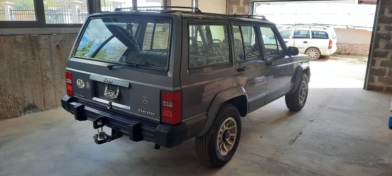 Jeep Cherokee, снимка 4 - Автомобили и джипове - 47623154