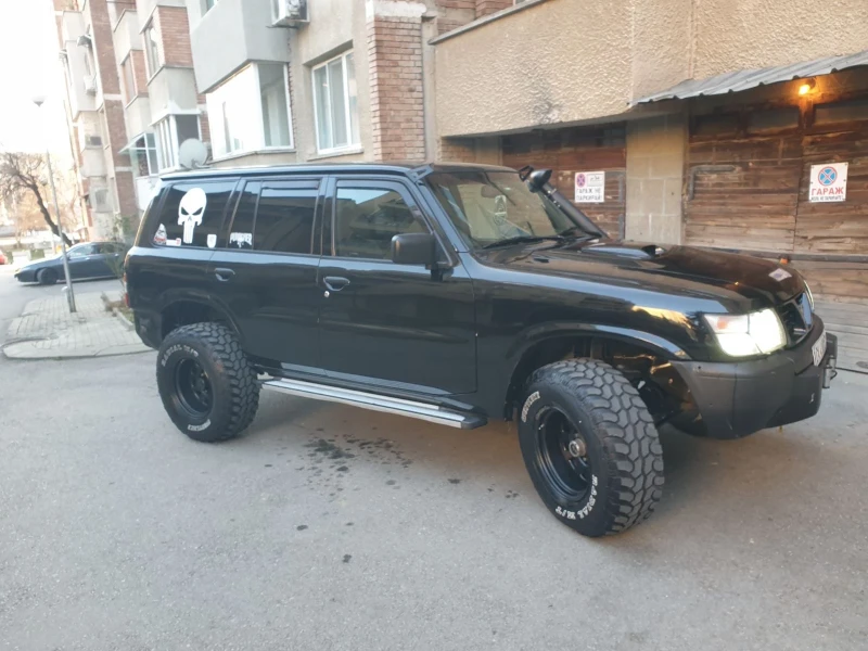 Nissan Patrol, снимка 1 - Автомобили и джипове - 49079715