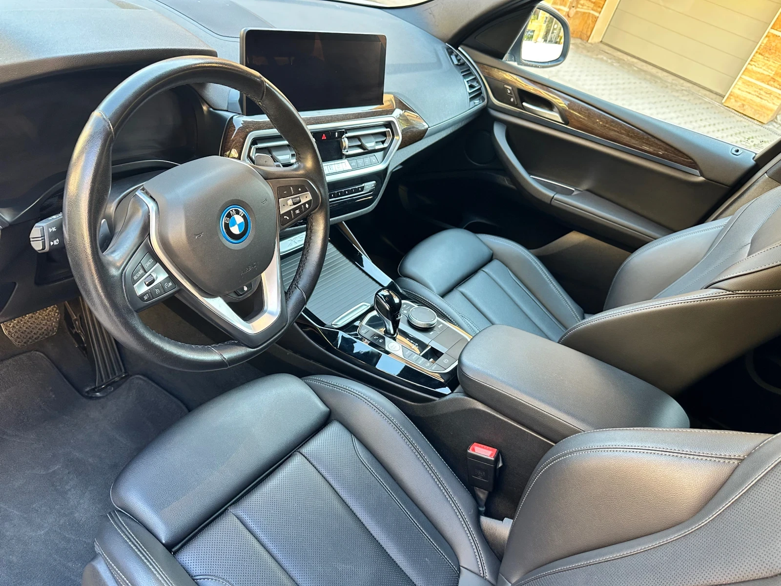 BMW X3 30e Plug-in Hybrid xDrive - изображение 8