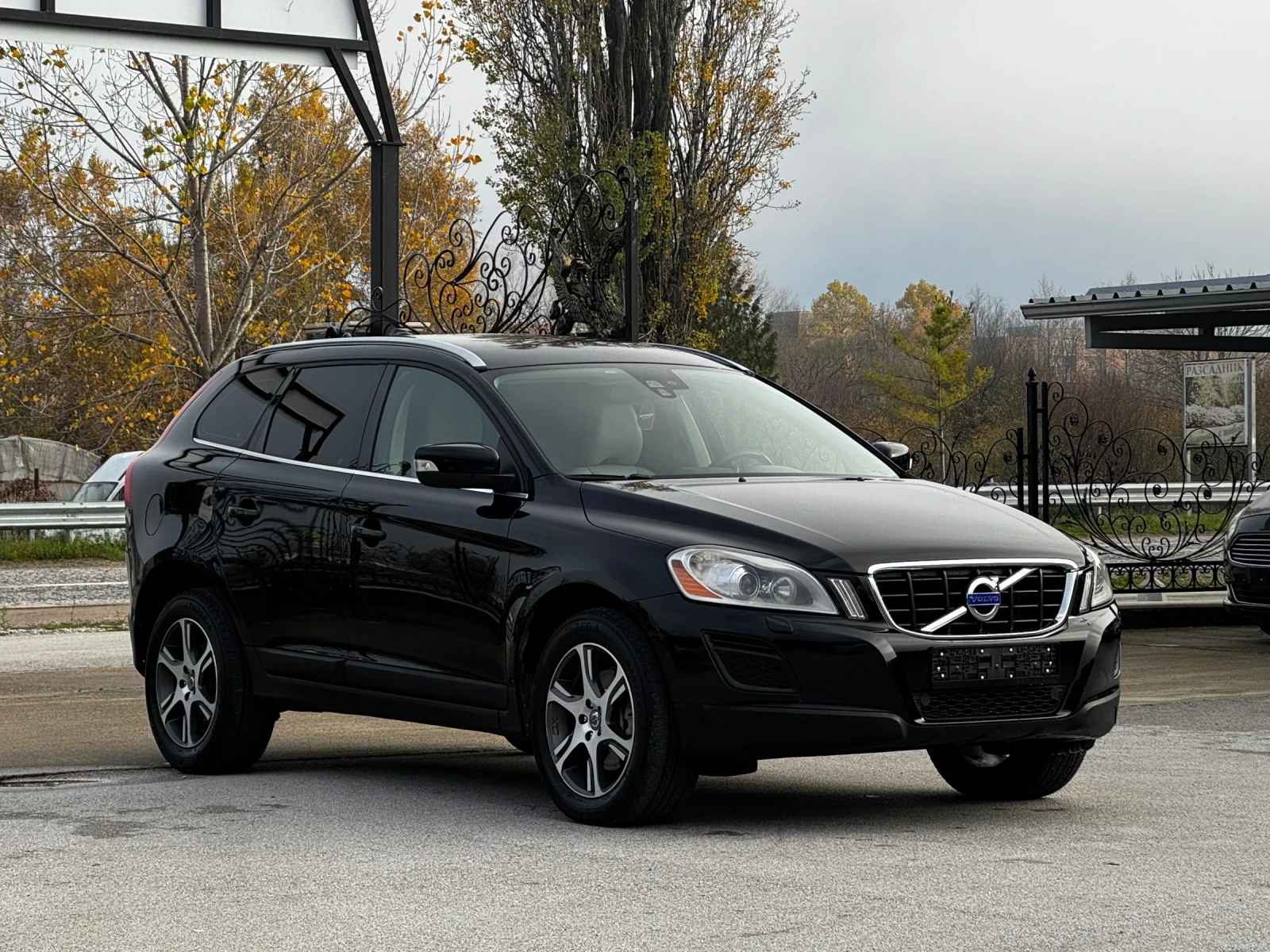 Volvo XC60 2.0D3 ИТАЛИЯ АВТОМАТ - изображение 6