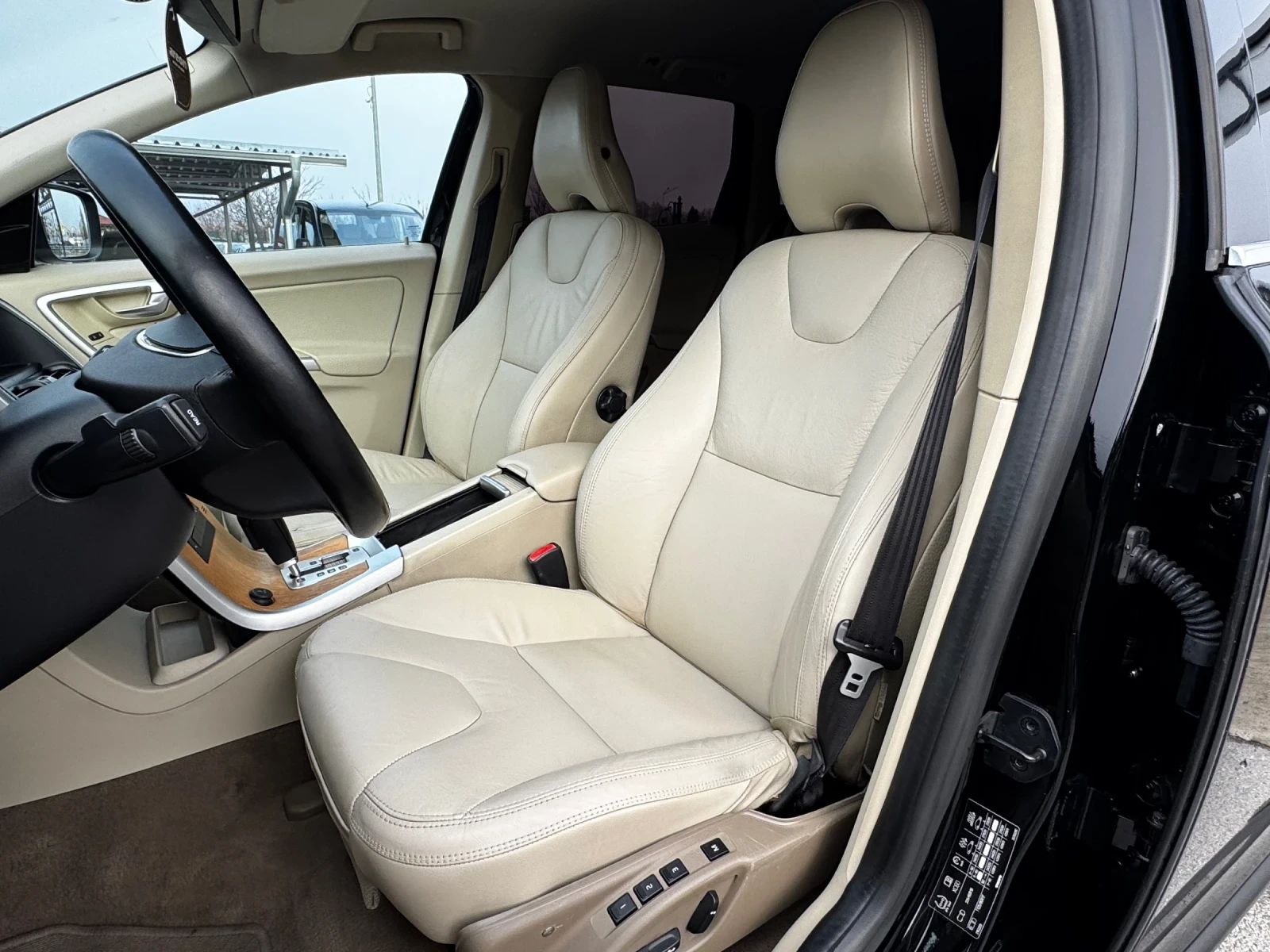 Volvo XC60 2.0D3 ИТАЛИЯ АВТОМАТ - изображение 8