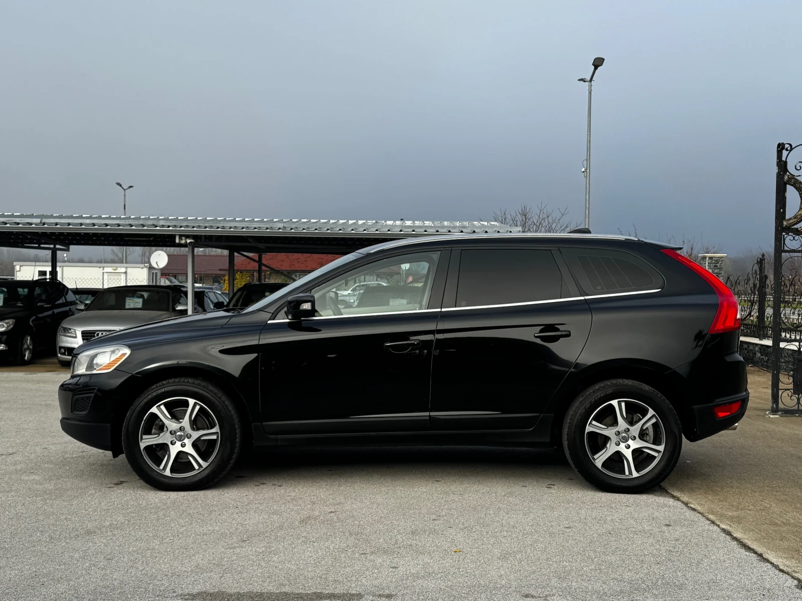 Volvo XC60 2.0D3 ИТАЛИЯ АВТОМАТ - изображение 2