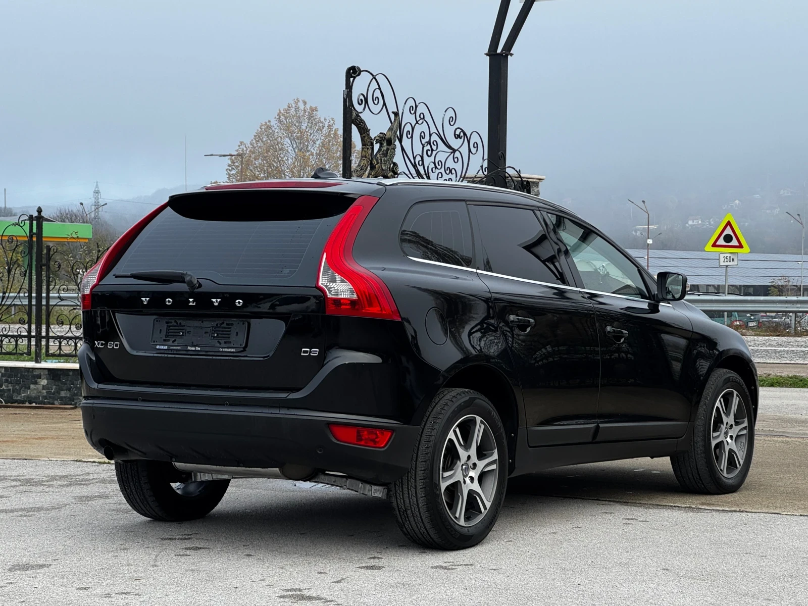 Volvo XC60 2.0D3 ИТАЛИЯ АВТОМАТ - изображение 4