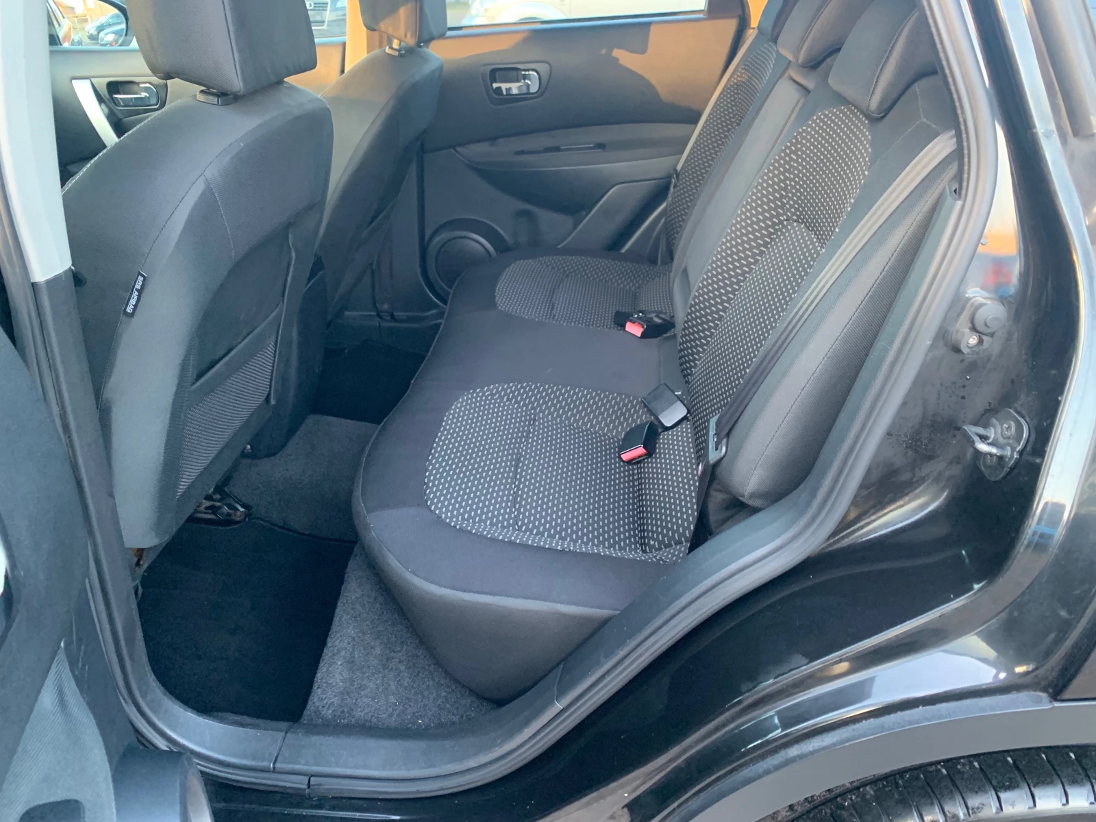 Nissan Qashqai 1.5dci N-tec, снимка 11 - Автомобили и джипове - 53839400