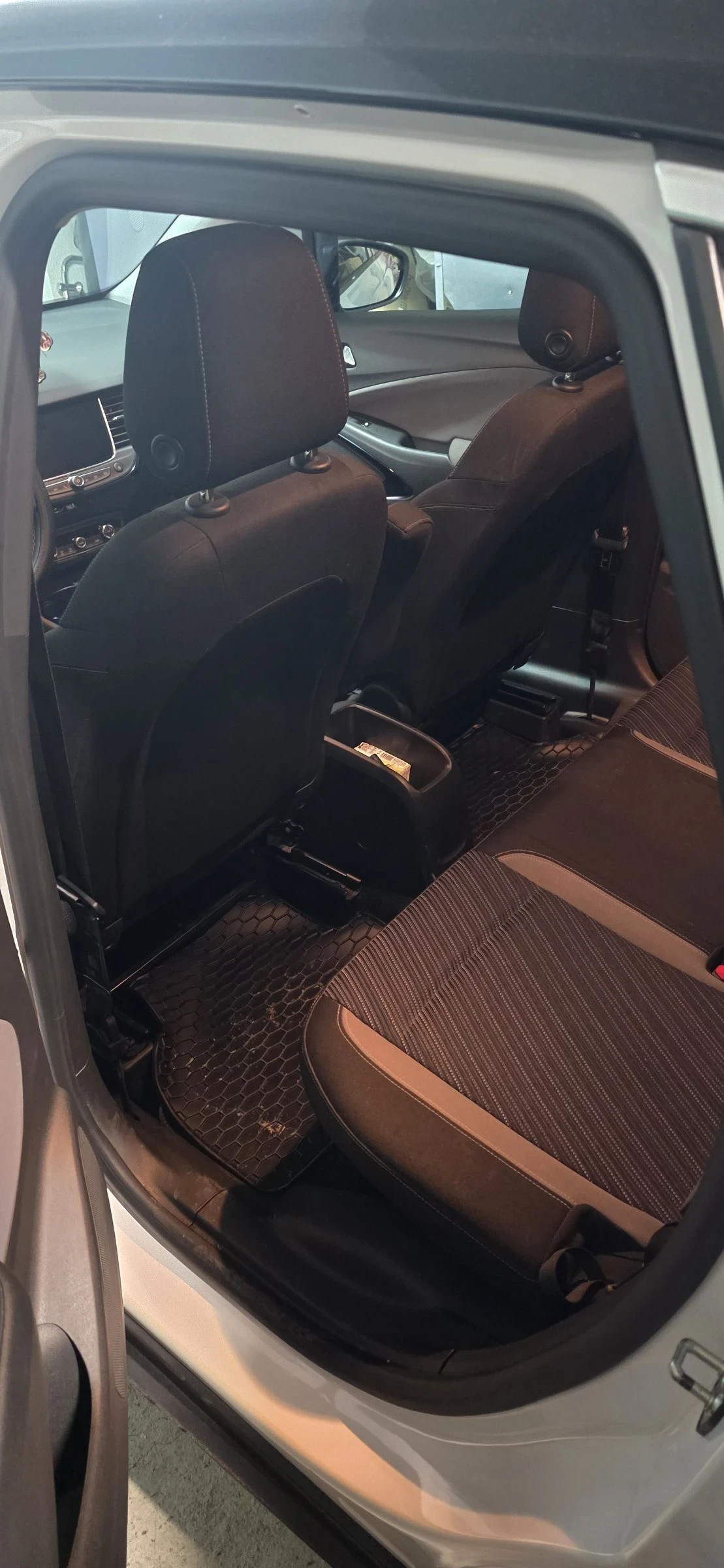 Opel Crossland X 1.2 бензин 110кс юбилейна вс.екстри, снимка 3 - Автомобили и джипове - 54119851