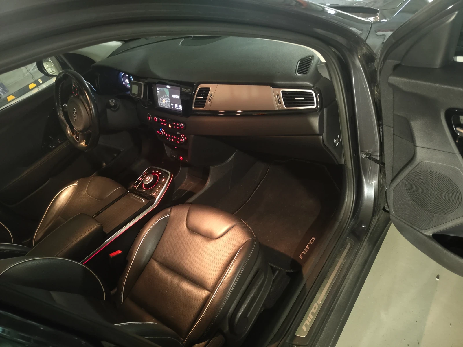 Kia Niro 65 kWh, ExecutiveLine, 100% SOH, Термопомпа, снимка 8 - Автомобили и джипове - 54364240