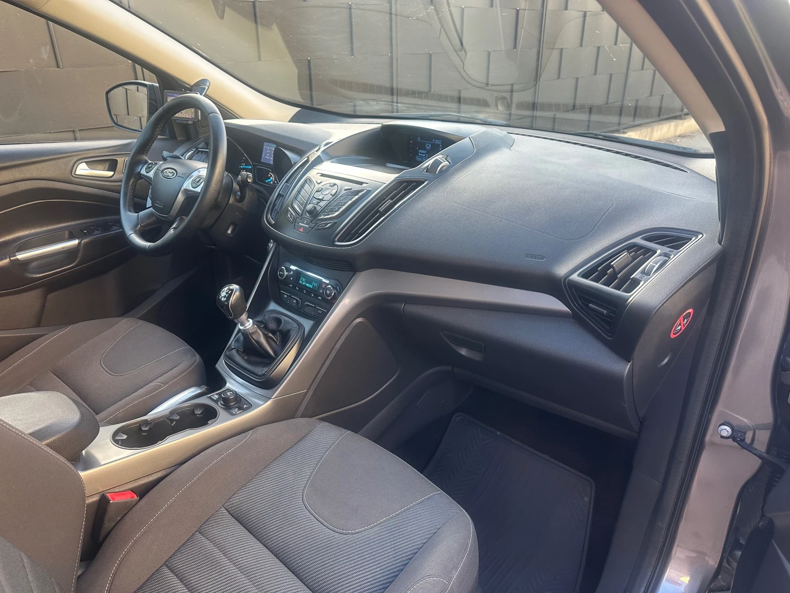 Ford Kuga 2.0-НАВИГАЦИЯ-4х4, снимка 12 - Автомобили и джипове - 55010558
