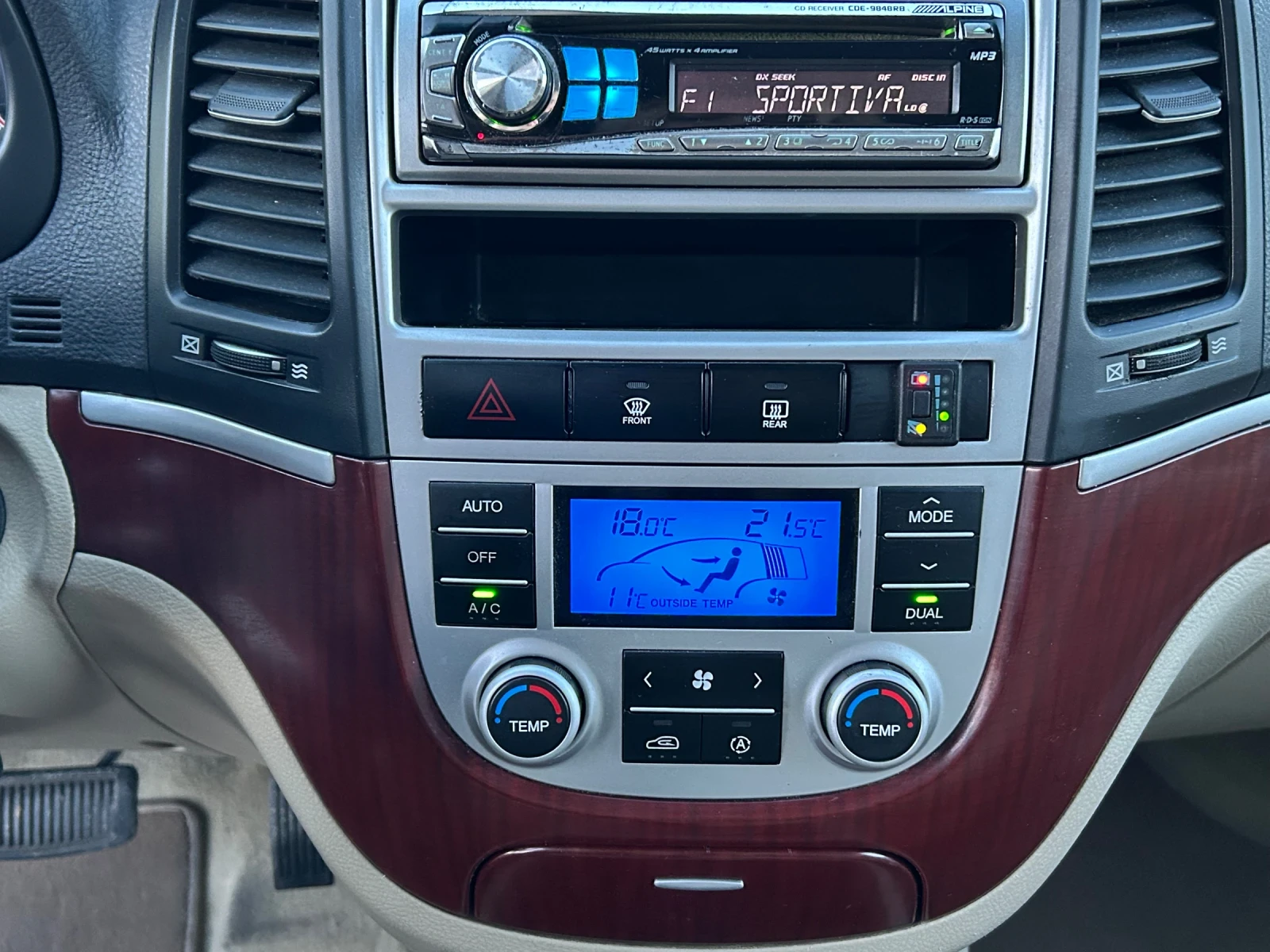 Hyundai Santa fe 2.7 ГАЗ 4х4 * Клима* Автоматик, снимка 9 - Автомобили и джипове - 55563292