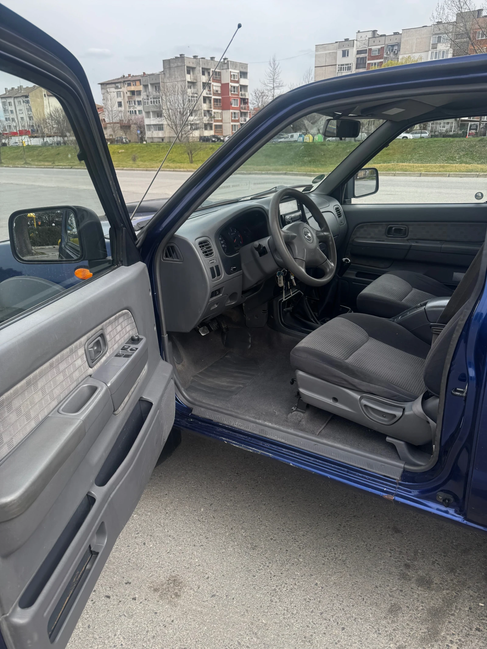 Nissan Navara 2.5 131 hp, снимка 6 - Автомобили и джипове - 56193370