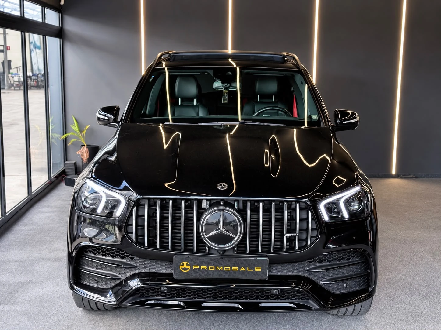 Mercedes-Benz GLE 53 4MATIC + * Full* Pano* Burmester* Carbon* ЛИЗИНГ , снимка 2 - Автомобили и джипове - 56312647
