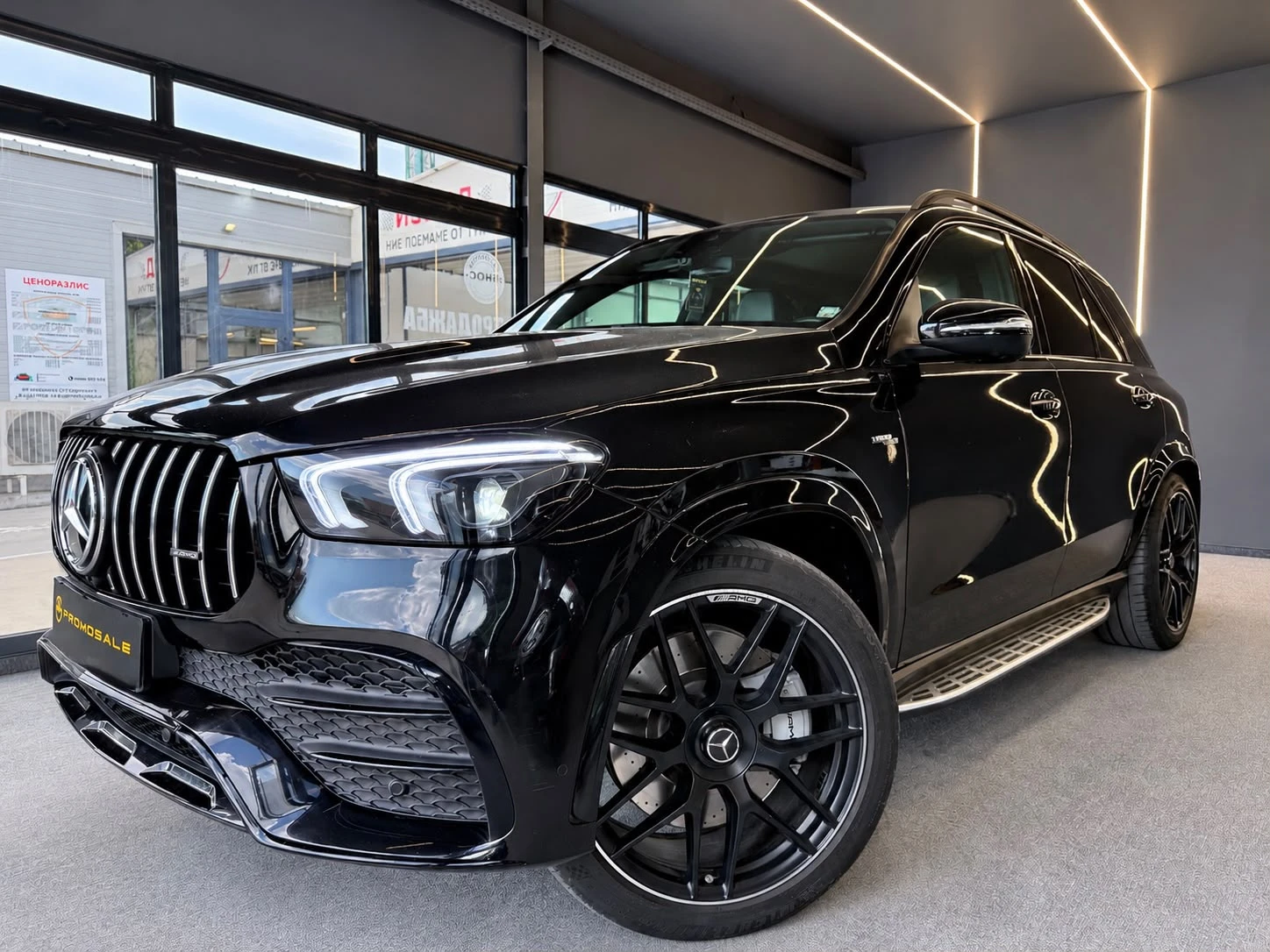 Mercedes-Benz GLE 53 4MATIC + * Full* Pano* Burmester* Carbon* ЛИЗИНГ , снимка 3 - Автомобили и джипове - 56312647