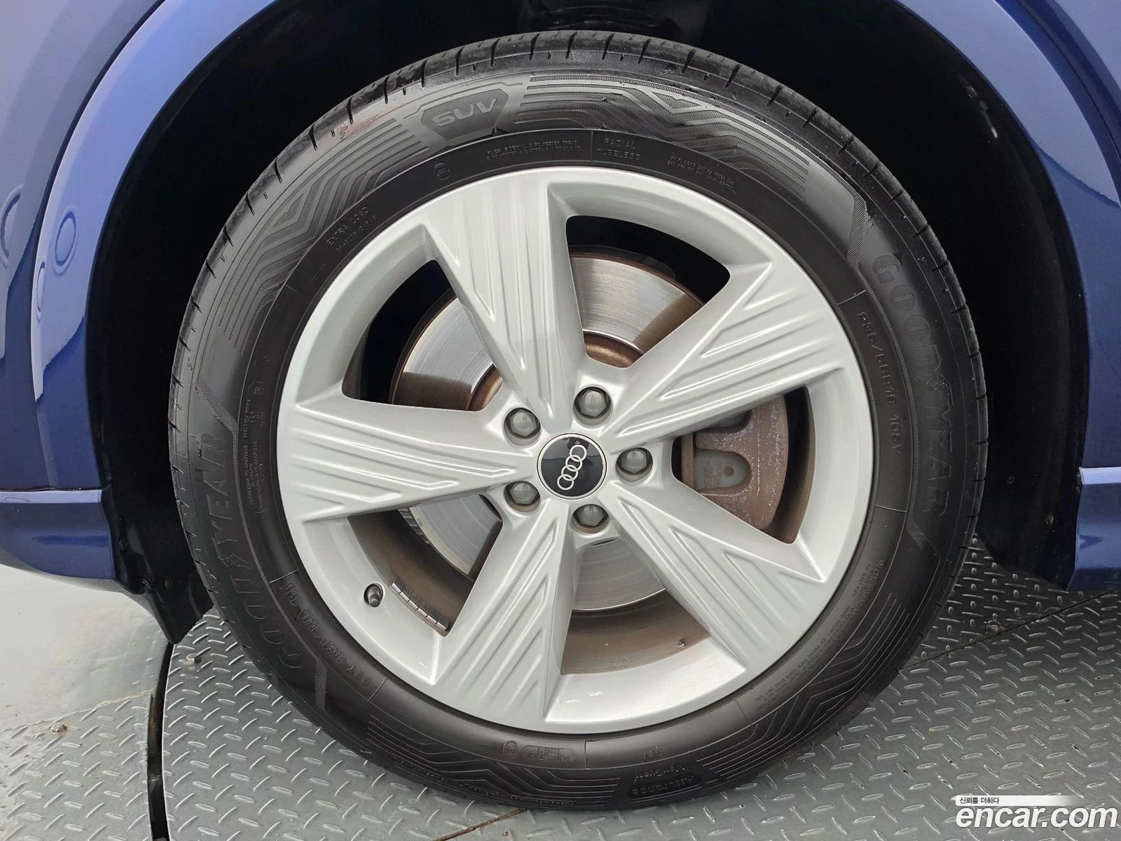 Audi Q4 40, снимка 5 - Автомобили и джипове - 56378791