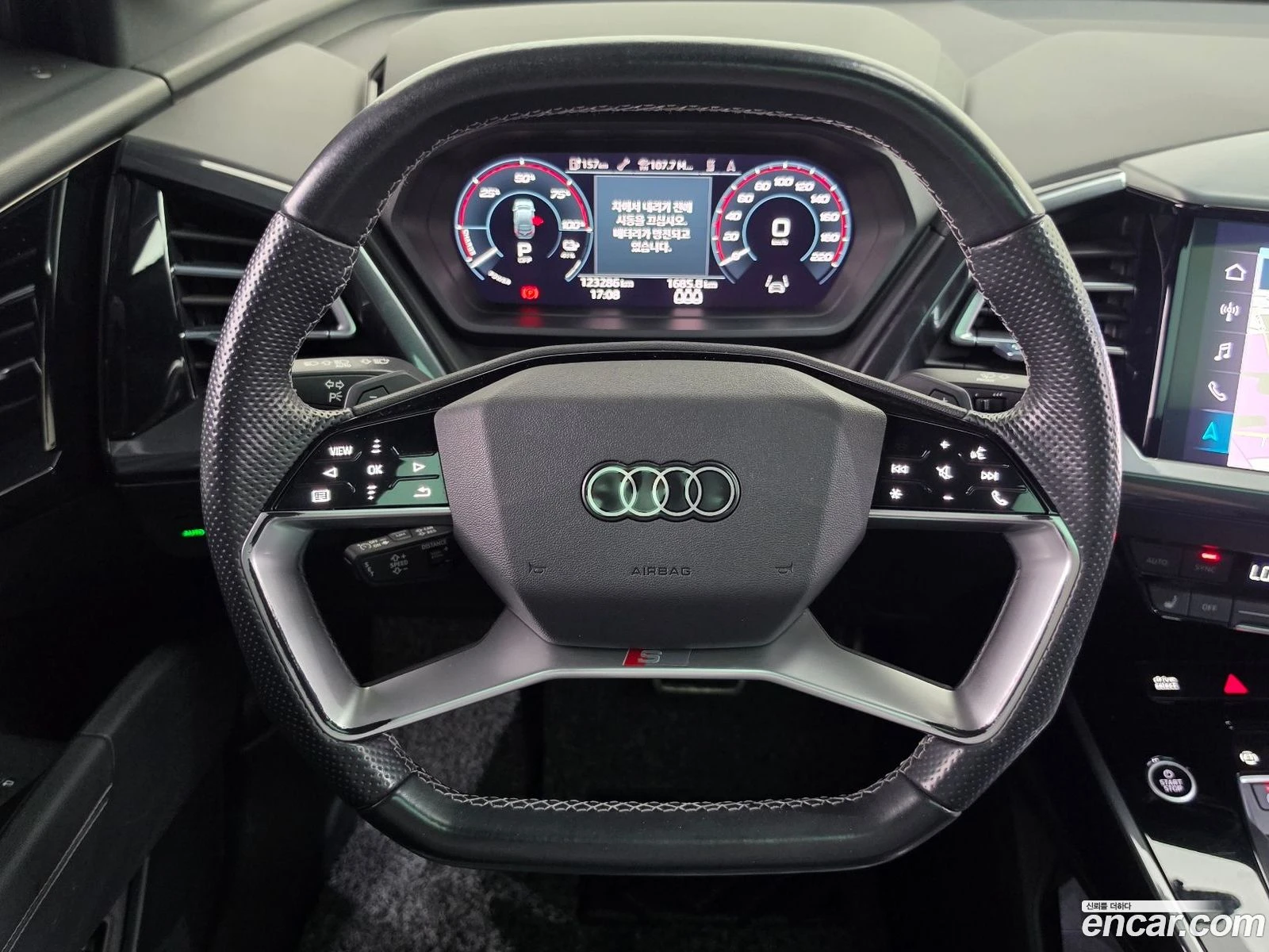 Audi Q4 40, снимка 13 - Автомобили и джипове - 56378791