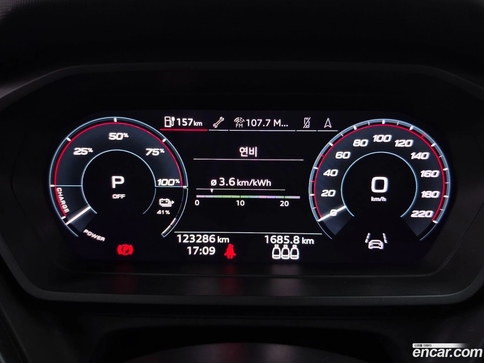 Audi Q4 40, снимка 8 - Автомобили и джипове - 56378791