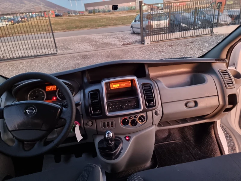 Opel Vivaro 2.0 tdci 6-места киматик топ 194000км топ , снимка 10 - Бусове и автобуси - 48396025