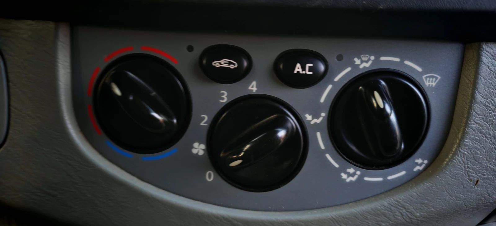 Opel Vivaro * * FACELIFT* * КЛИМАТИК* * , снимка 5 - Бусове и автобуси - 53726659