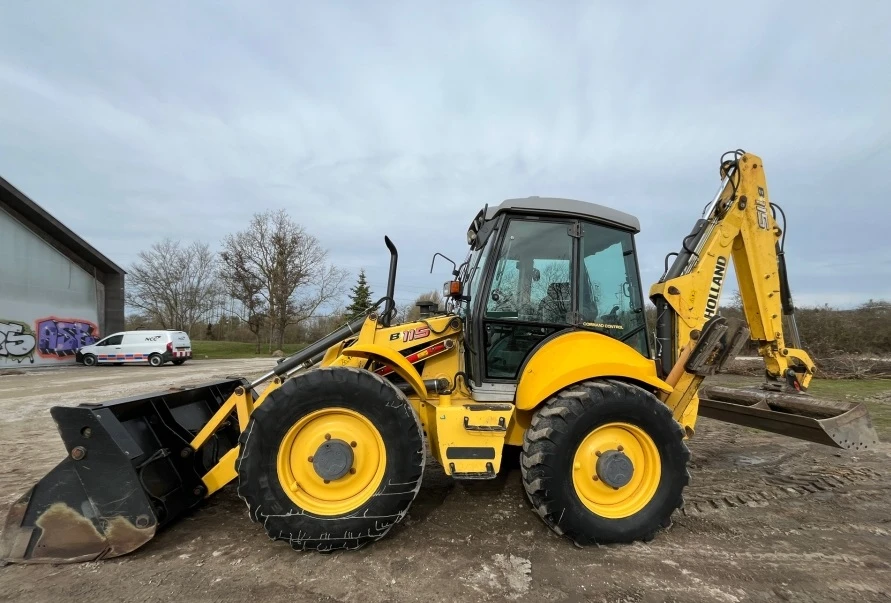 Багер New Holland B 115-4PS, снимка 4 - Индустриална техника - 54913475