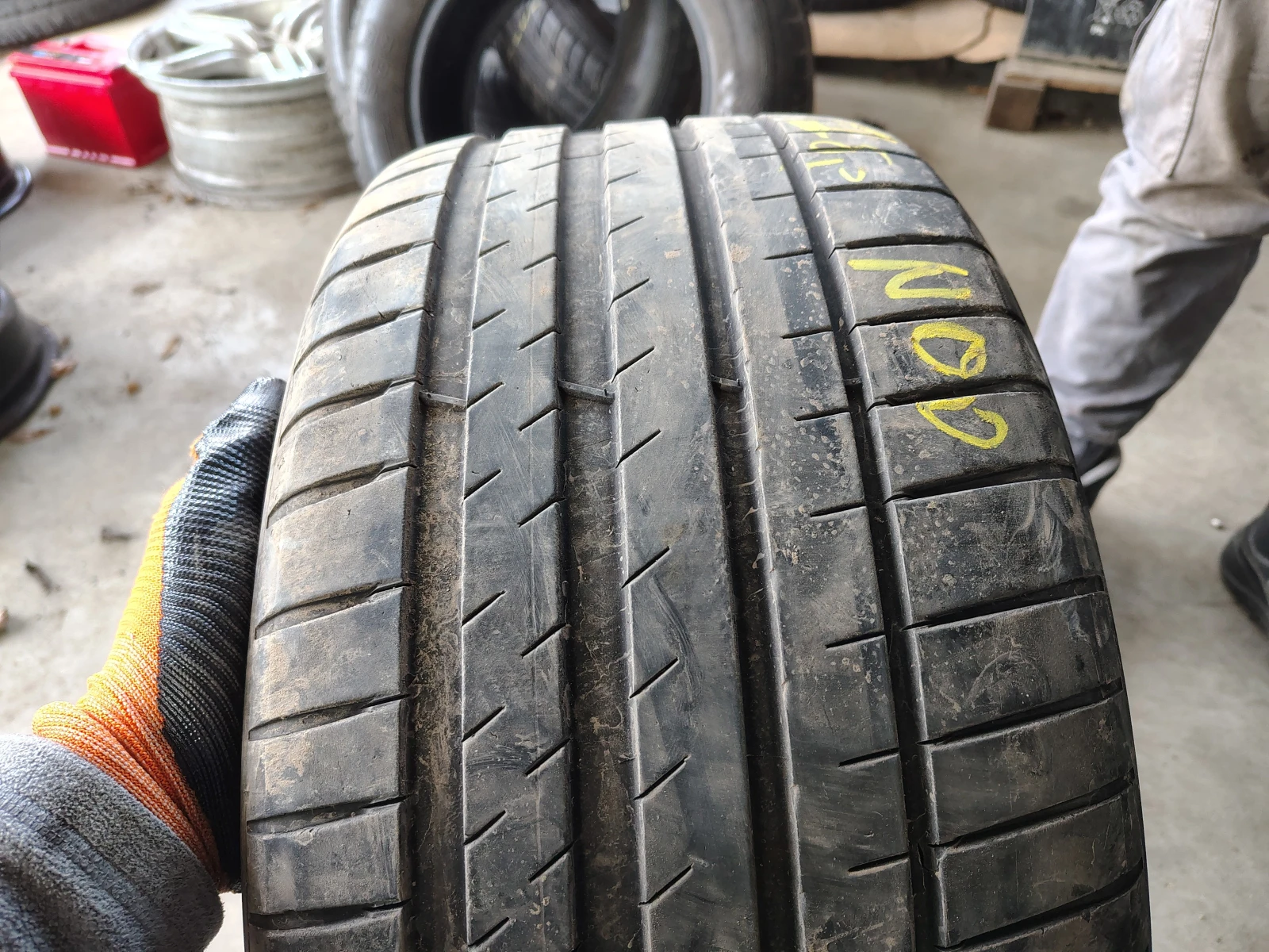 Гуми Летни 235/40R18