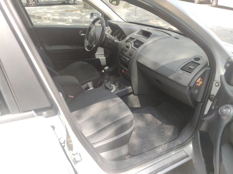 Renault Megane 1.9dCi, снимка 6 - Автомобили и джипове - 48161232