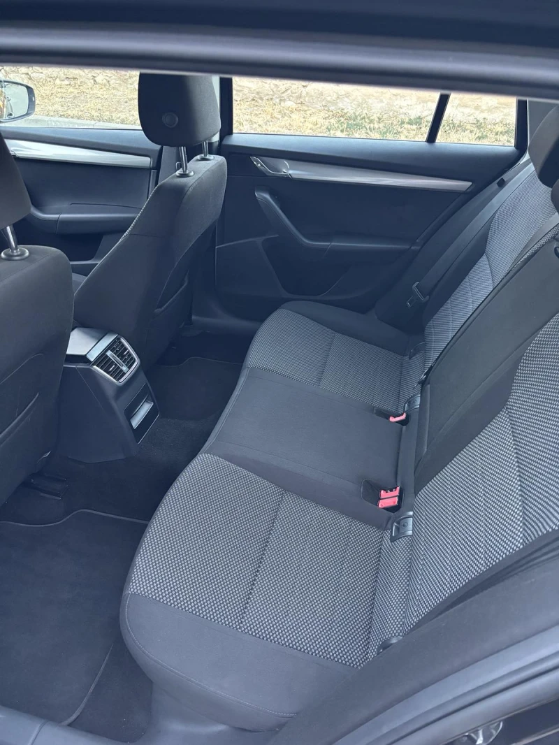 Skoda Octavia 1.4 TSI, снимка 10 - Автомобили и джипове - 52523061