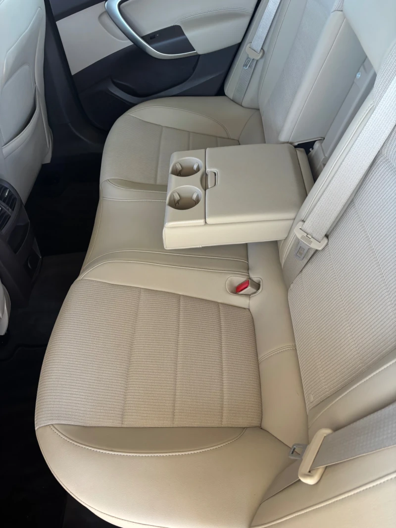 Opel Insignia 2.0i, 4x4, 220ks.unikat, снимка 10 - Автомобили и джипове - 51821573