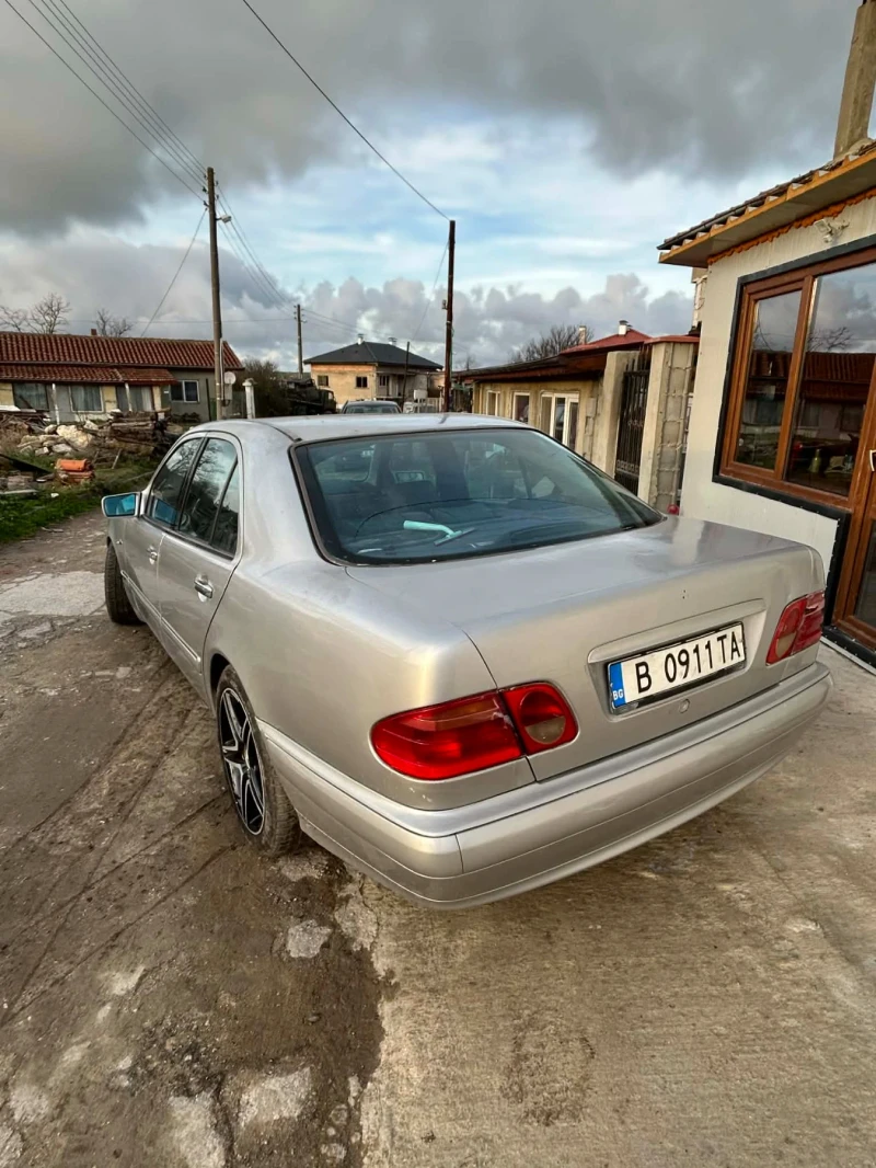 Mercedes-Benz E 250 2.5, снимка 3 - Автомобили и джипове - 52706457